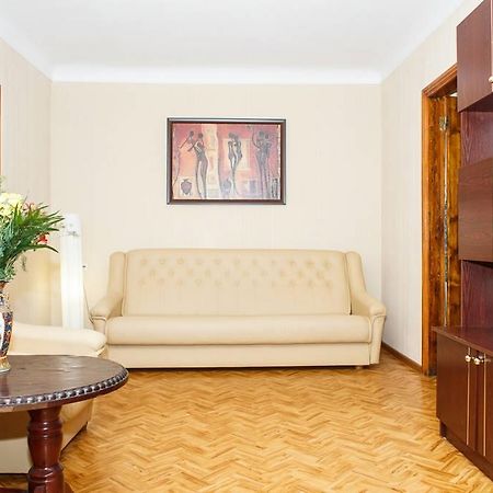 Apartment On Yatsenka Street Near Intourist Hotel Zaporizhia Exterior foto