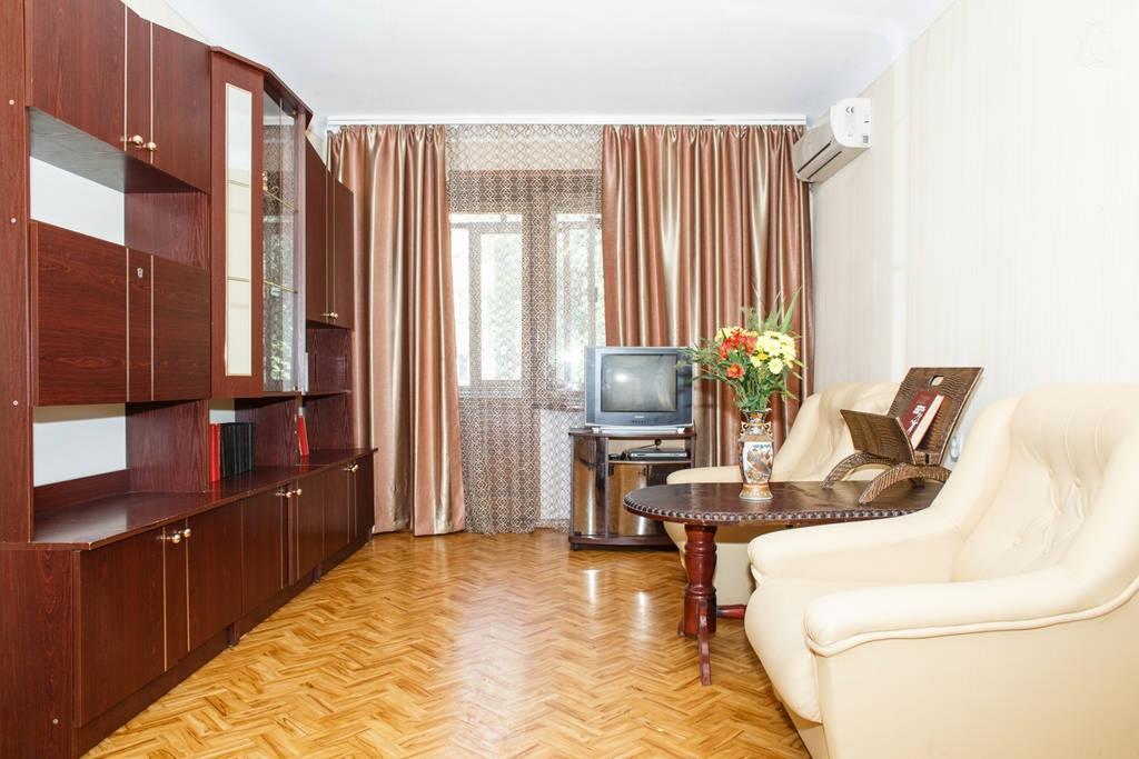 Apartment On Yatsenka Street Near Intourist Hotel Zaporizhia Exterior foto